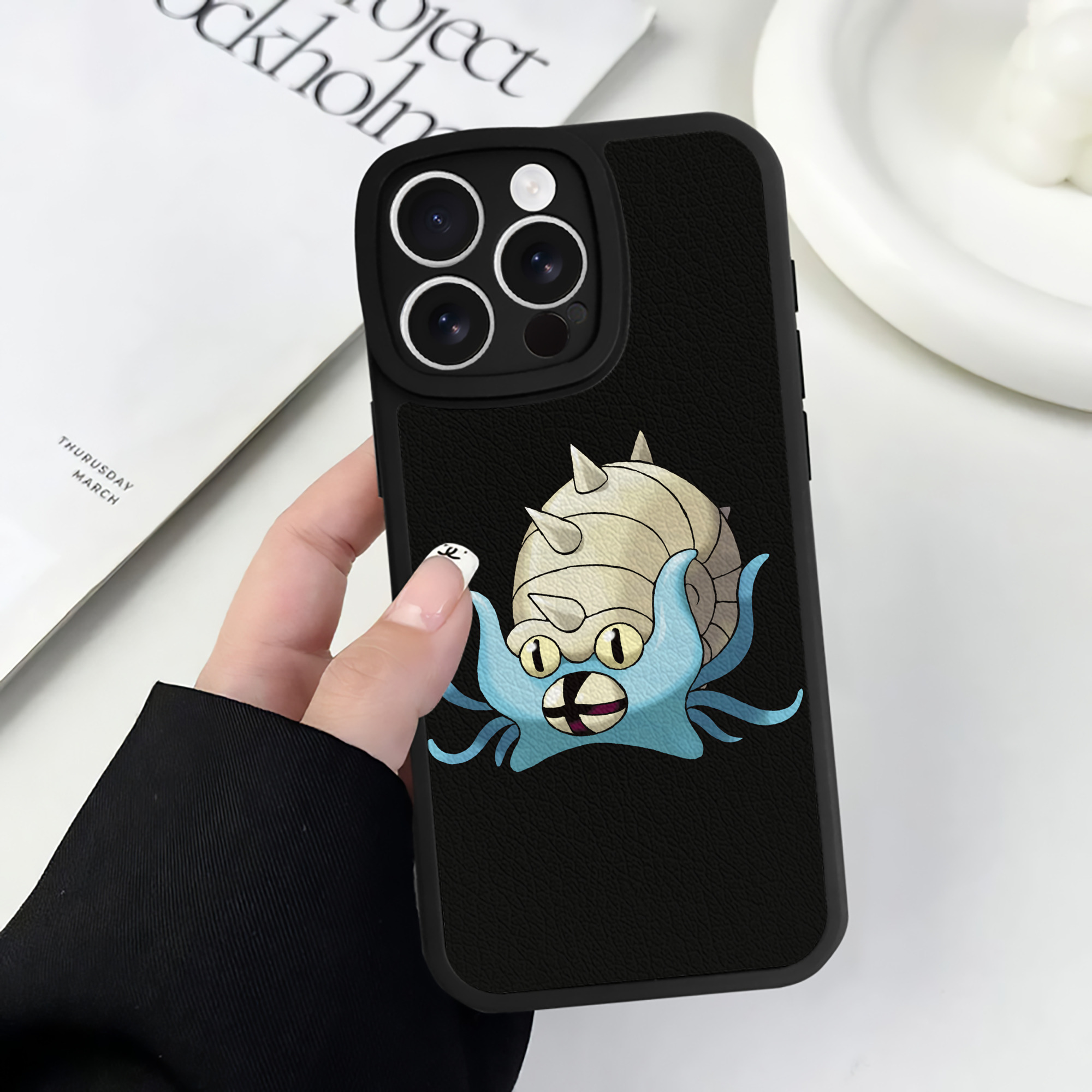 （画像用） ポケットモンスター Pokémon 【iPhone 16シリーズ対応】シリコンスマホケース（レザー調） 材質：シリコン